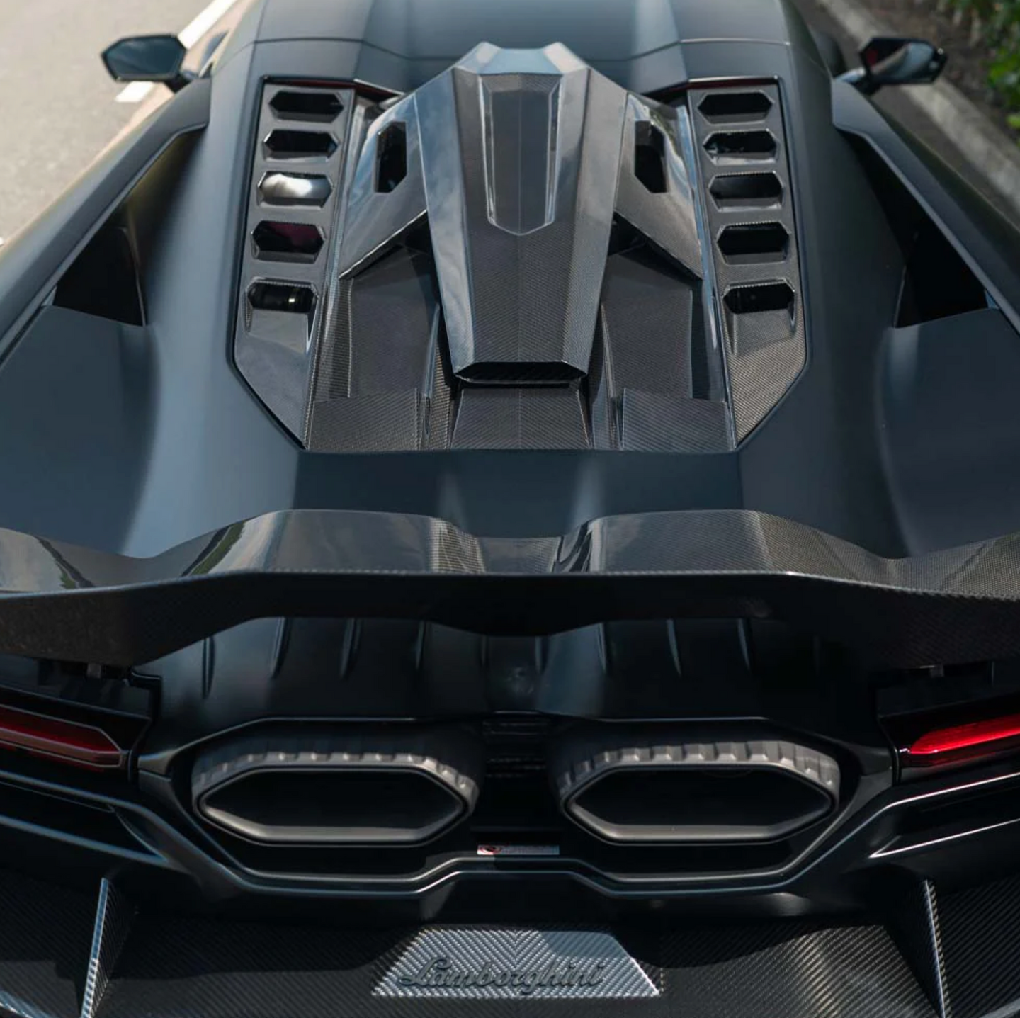 Lamborghini Revuelto Carbon Motorabdeckung & Dach-Scoop Carbon – CT Design