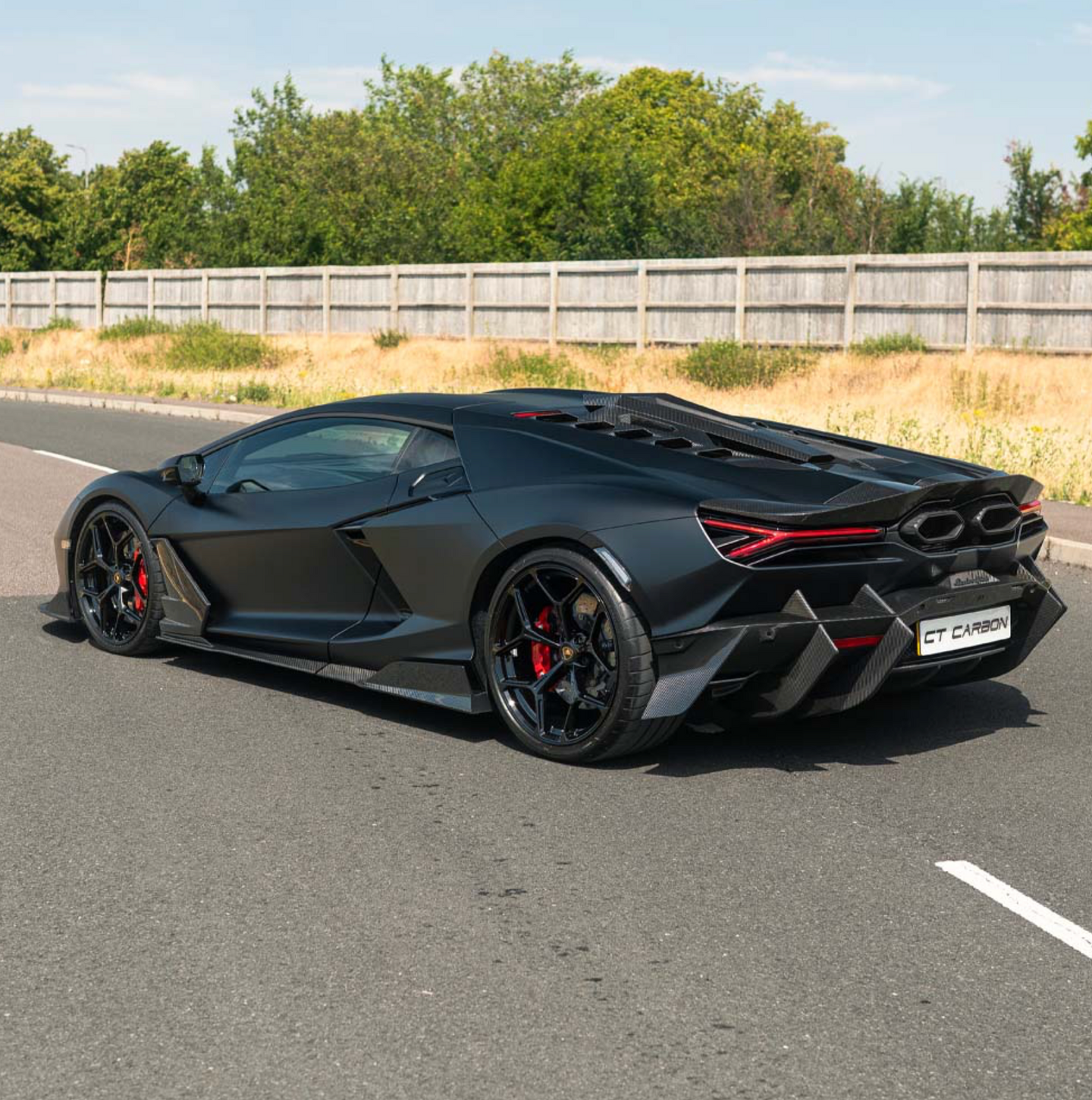 Lamborghini Revuelto Carbon Türverkleidung – CT Design
