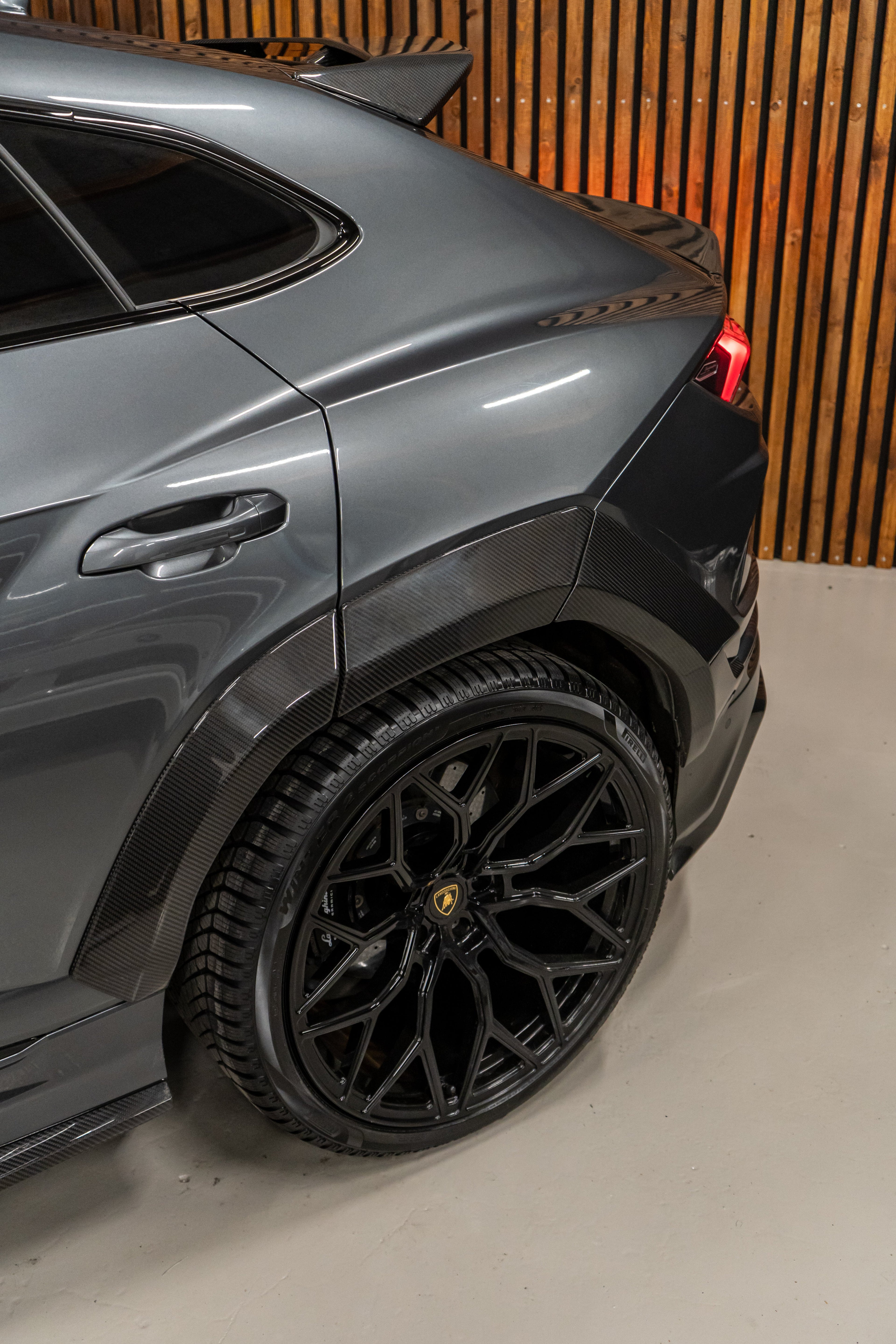 Lamborghini Urus Carbon Kotflügelverbreiterungen - CT Design