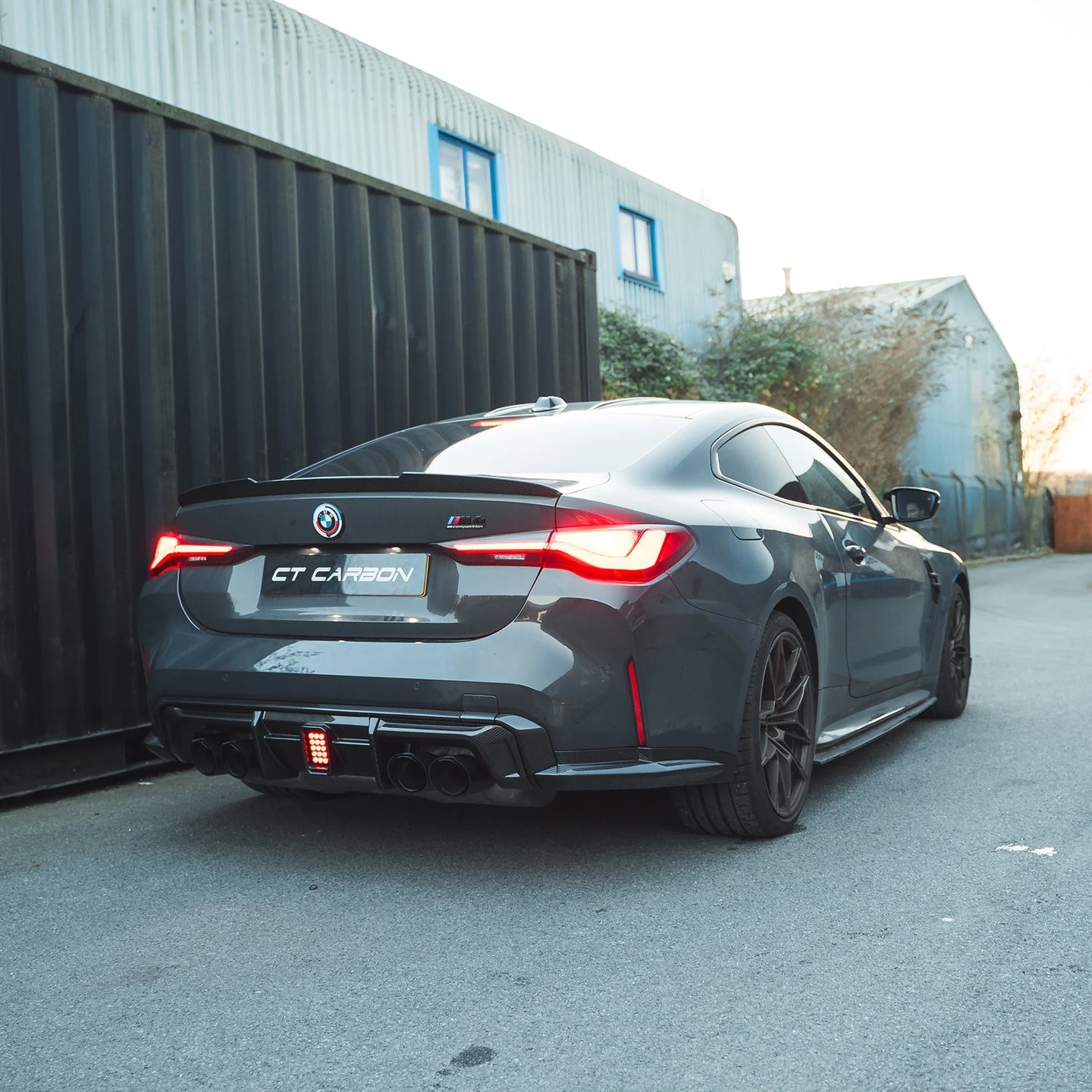 BMW M3/M4 G8x Carbon Heckdiffusor mit LED - CT Design