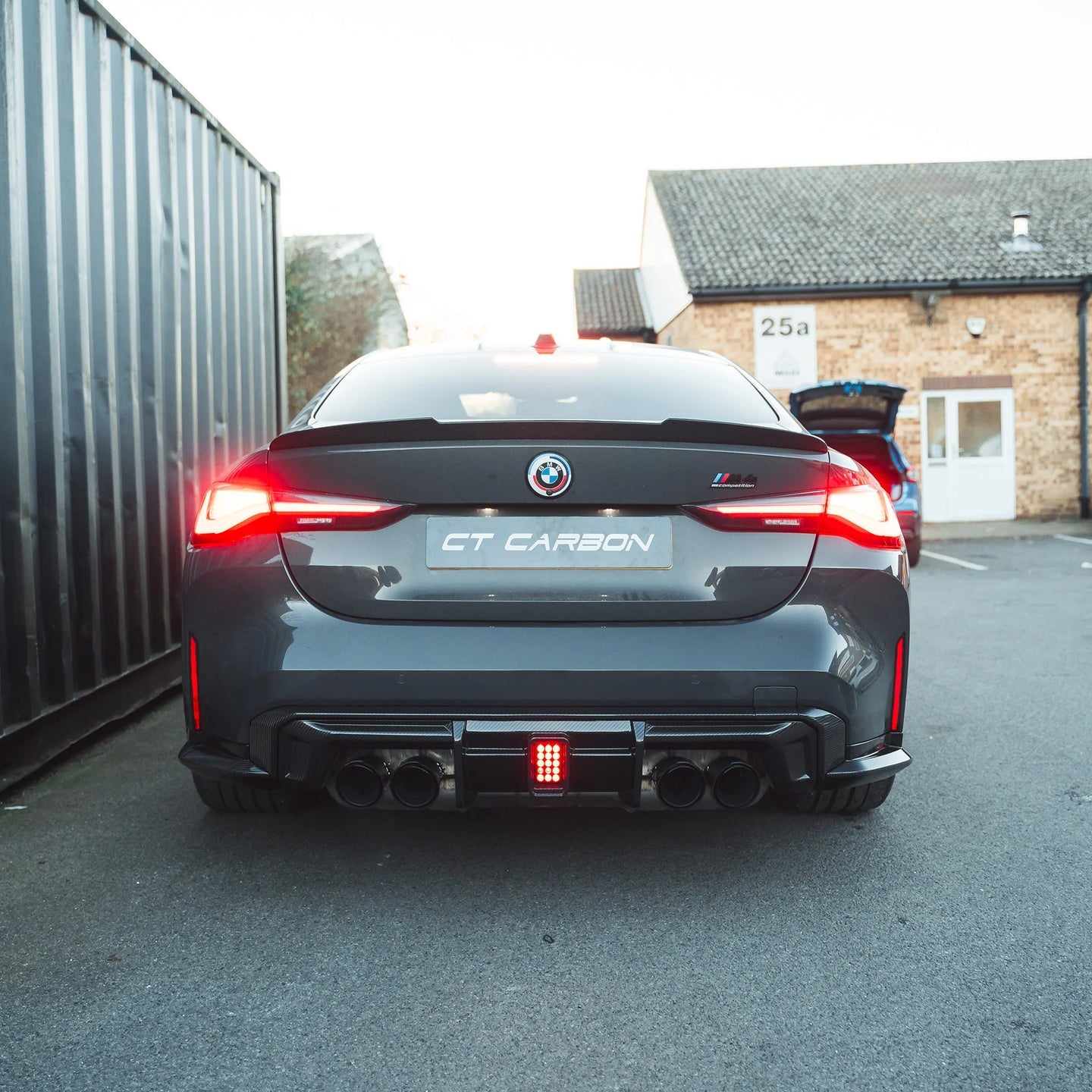 BMW M3/M4 G8x Carbon Heckdiffusor mit LED - CT Design